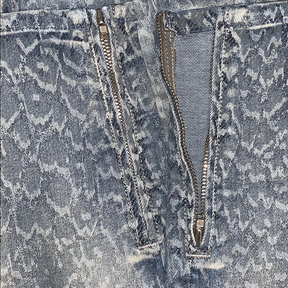 Diesel - Picture 7 of 7